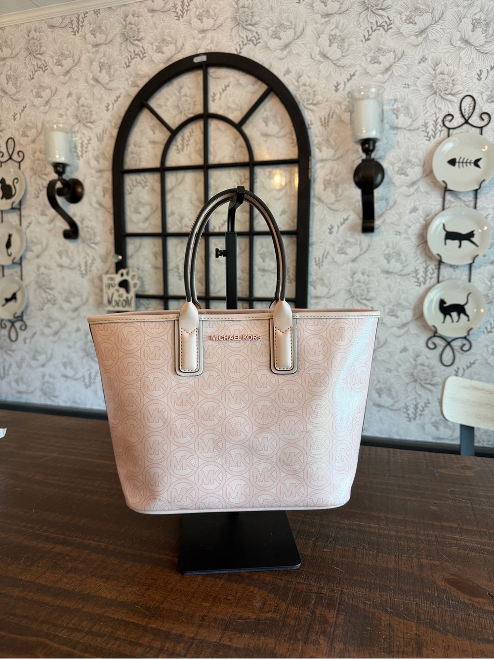 Michael Kors Pale Pink Signature Tote EUC. No call outs.